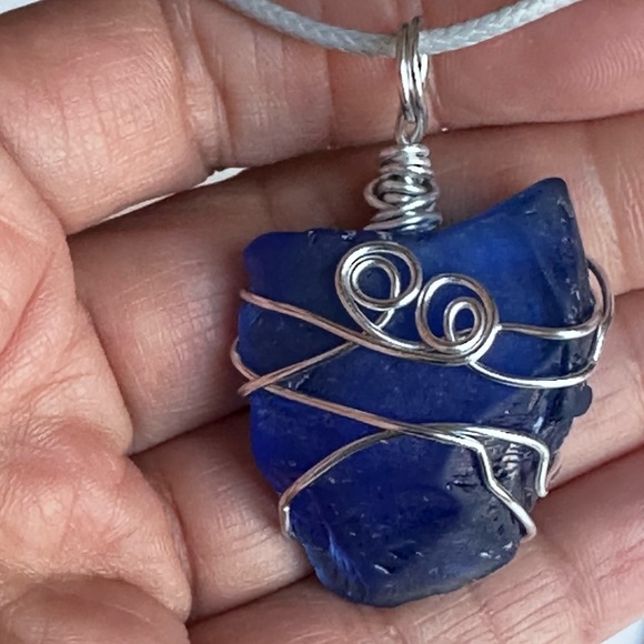 Sea Glass Pendant Necklace Wire Wrapped Artisan Handcrafted Handmade 4226 Y - Picture 3 of 8
